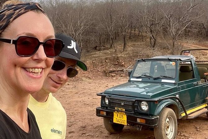 08 Days Golden Triangle Tour with Ranthambore and Jhalana Safari - Delhis mix of Mughal, Sikh, and daily life