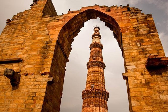 09 Hour Tour Of Delhi With India Gate Qutab Minar And Humayuns Tomb - India Gate at midday: a national monument with a specific story