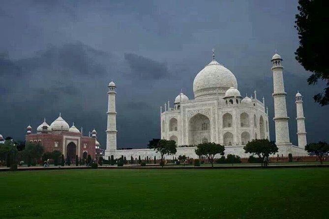 1-Day Trip to Taj Mahal, Agra from Bangalore with Both Side Commercial Flights - Price and logistics, with what you are really paying for