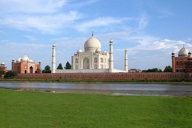 1-Day Trip to Taj Mahal, Agra from Bangalore with Both Side Commercial Flights - Optional shopping at Sanskriti’s Imperial Gems: worth it if you like crafts