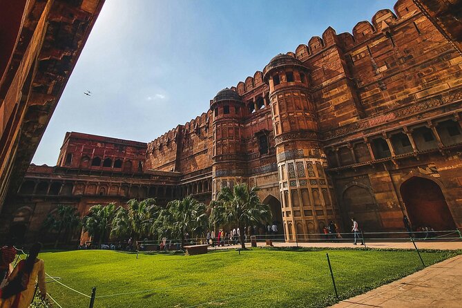 1-Day Trip to Taj Mahal and Agra from Mumbai with Both Side Commercial Flights - Mumbai-Delhi flights and the Yamuna Express Highway drive