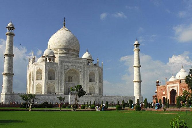 11 Days Golden Triangle & Varanasi With Luxury Accommodation,internal Flights - Key things that make this tour work well