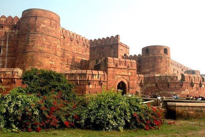 2-Day Private Tour of Agra incl Taj Mahal, Fatehpur Sikri & Agra Fort from Delhi - Guides, safety, and what to do if the shopping pressure feels off