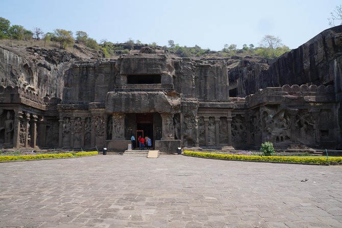 2-days Ajanta Ellora tour package by private cab from Aurangabad - Ajanta Caves time: what to expect before you enter