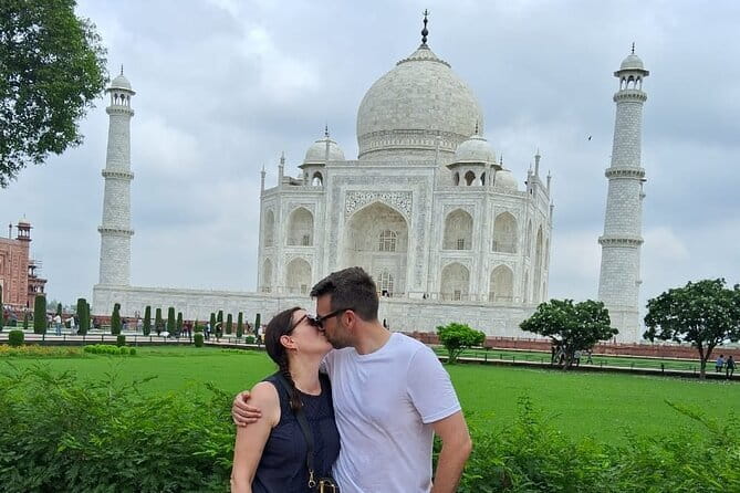 3-Day Golden Triangle Luxury Tour from Delhi to Agra and Jaipur - Jaipur icons: Hawa Mahal, Amber Palace, and the City Palace circuit