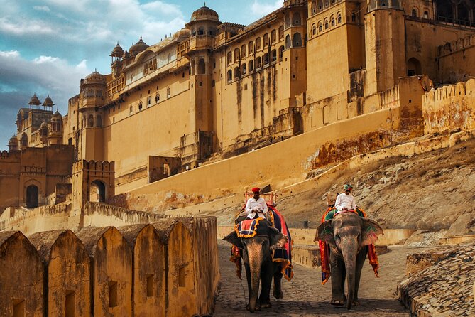 3-Days Golden Triangle's Private Tour - Jaipur day 3: Amber Fort drama, Hawa Mahal glamour, and market time