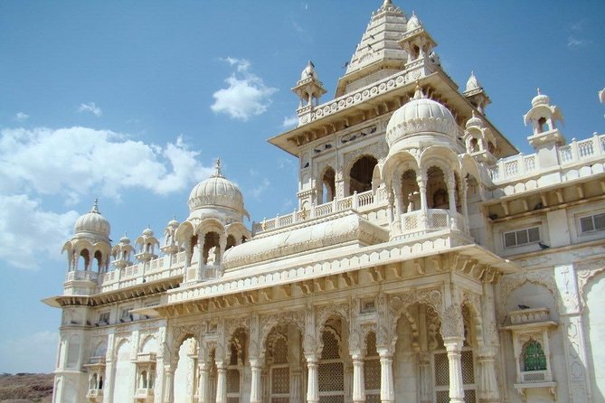 3 Days Guided Jodhpur & Udaipur Tour From Jaipur With Hotels - Hotels, AC transport, and why “included breakfast” matters more than it sounds