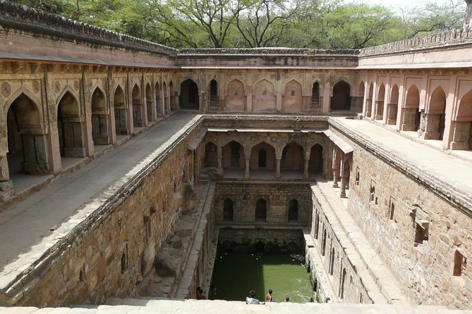 3-Hour Mehrauli Archaeological Park Ruins Walking Tour Delhi - Jamali Kamali Tomb and Mosque: your first layer of context