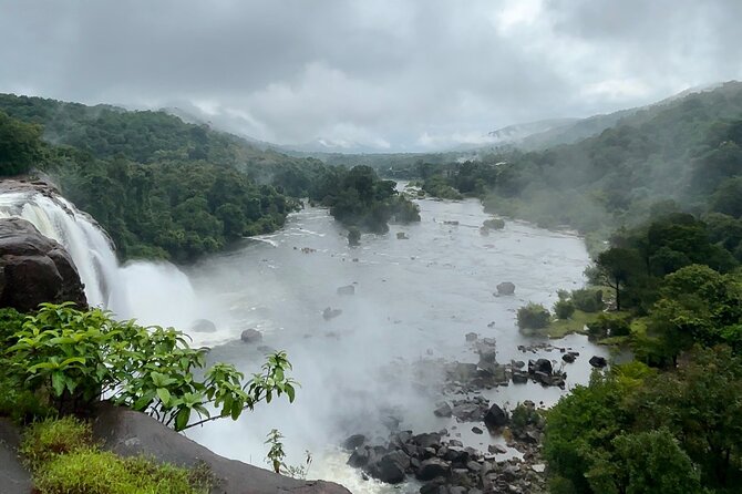 4 Day Kerala Tour Athirappilly Munnar Alleppey - Alleppey houseboat night: the slow part of the trip