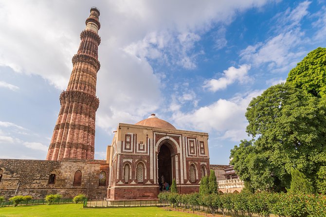 4-Days Golden Triangle Tour with Ranthambore Safari from Delhi - Agras big hitters: sunrise Taj Mahal, Agra Fort, and Baby Taj