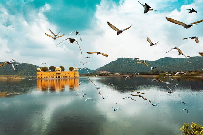 4 Days Luxury Golden Triangle Tour to Agra and Jaipur From Delhi - Private car, drivers, and guides: the service details that matter