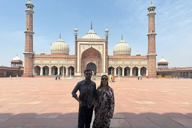 4 Days Luxury Golden Triangle Tour to Agra and Jaipur From Delhi - Day 1 in Delhi: Qutub Minar, Lotus Temple, and Old Delhi’s Jama Masjid