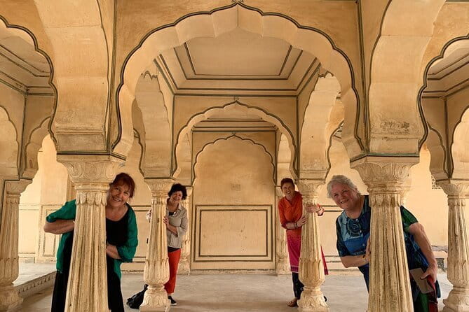 5-Day Udaipur Jodhpur Tour with Ranakpur & Kumbhalgarh - Day 2 in Udaipur: gardens, folk art, haveli interiors, and Monsoon Palace timing