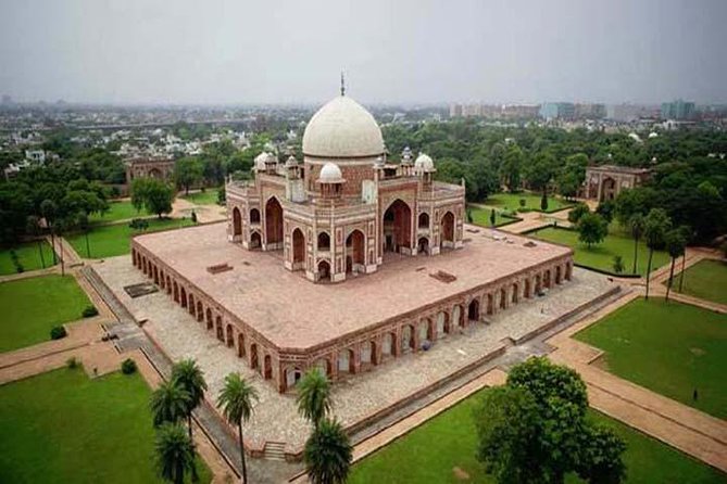 5 Days Private Golden Triangle Tour from Delhi - Lotus Temple and India Gate: calm breaks built into the schedule