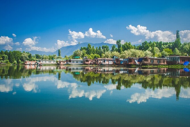 6 Days Private Tour in Kashmir - Srinagar on Day 1: Dal Lake and the Mughal Gardens Walk