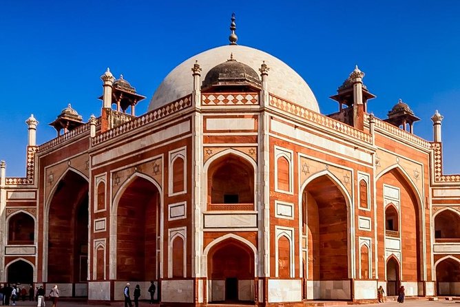 7-Day Golden Triangle & Varanasi Tour from Delhi with Guide - Day 2 Amer Fort and Jal Mahal: the two Jaipur moods