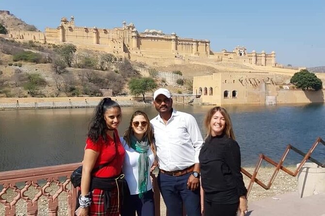 8 Days Private Luxury Golden Triangle Tour with Udaipur & Pushkar - Day 1 in Delhi: Qutub Minar, Old Delhi Mosques, and Markets With Real Energy