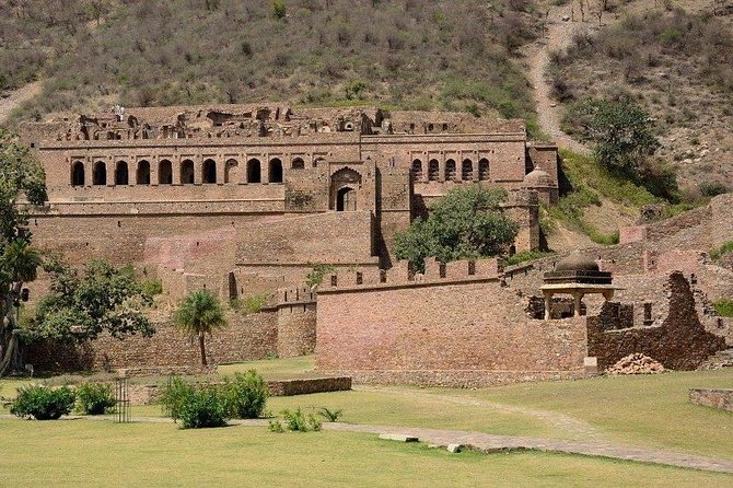 Abhaneri & Bhangarh Day Trip – Car, Guide, Lunch & Monkey Temple - Lunch at a Local Favorite Spot: A Break That Does Not Steal the Day