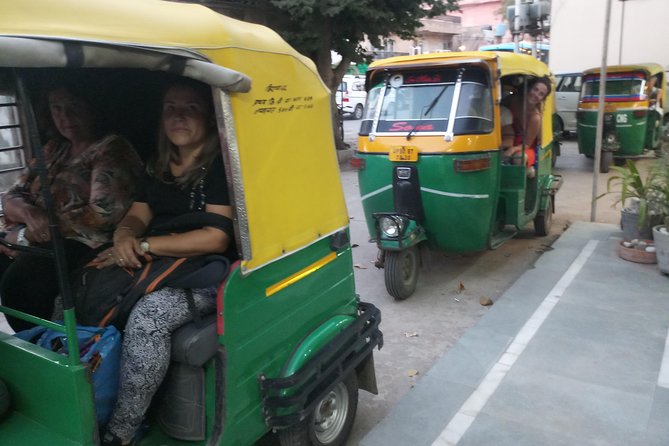 Agra: 6 Hour Tuk-Tuk / Rickshaw Tour - Agra Fort: UNESCO stop, plus a quick bazaar option