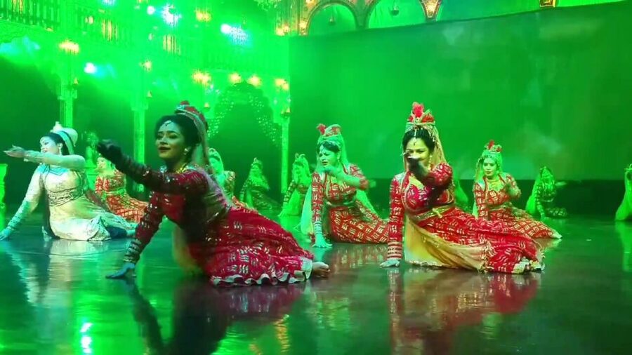 Agra: Mohabbat the Taj show tickets and agra transfers - What you will see: costumes, choreography, and the court’s emotional arc
