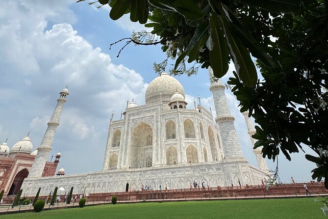 Agra Private Day Tour with Guide and Transportation - Taj Mahal with a guide: what fits into one hour
