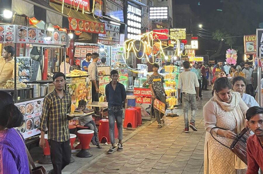 Agra: Sadar Bazar Food Market Night Walking Tour by Tuk-Tuk - Meeting Your Guide in Agra, and Why the Stories Help
