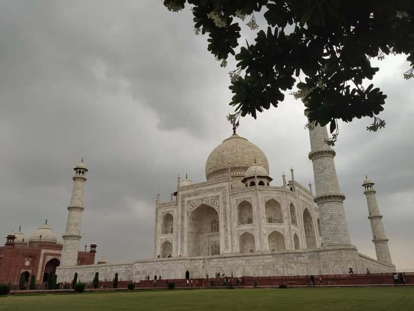 Agra: Taj Mahal and Mausoleum Guided Tour with Skip-the-Line - Sunrise option and Friday closures: the timing that changes everything