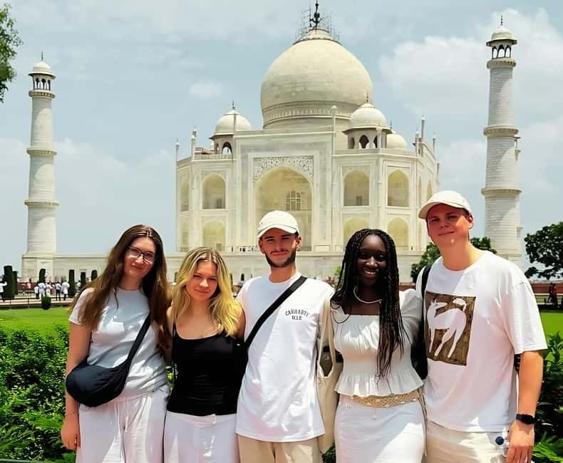 Agra: Taj Mahal Skip-the-Line & Guided Private 3 Hours Tour - Your private guide at the Taj Mahal: what you gain