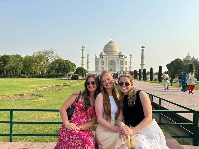 Agra: Taj Mahal Skip-the-Line Guided Tour by Car - A short 3 to 5 hour plan that still feels full