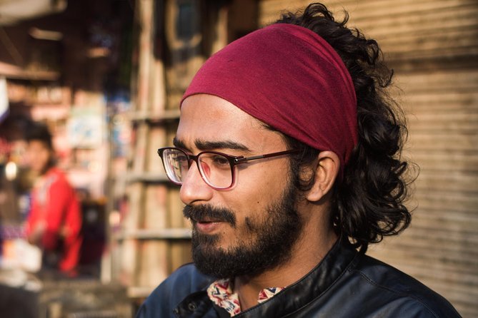 Agra, The City through Poetry - How the Guide Keeps the Walk Moving, Not Just Talking