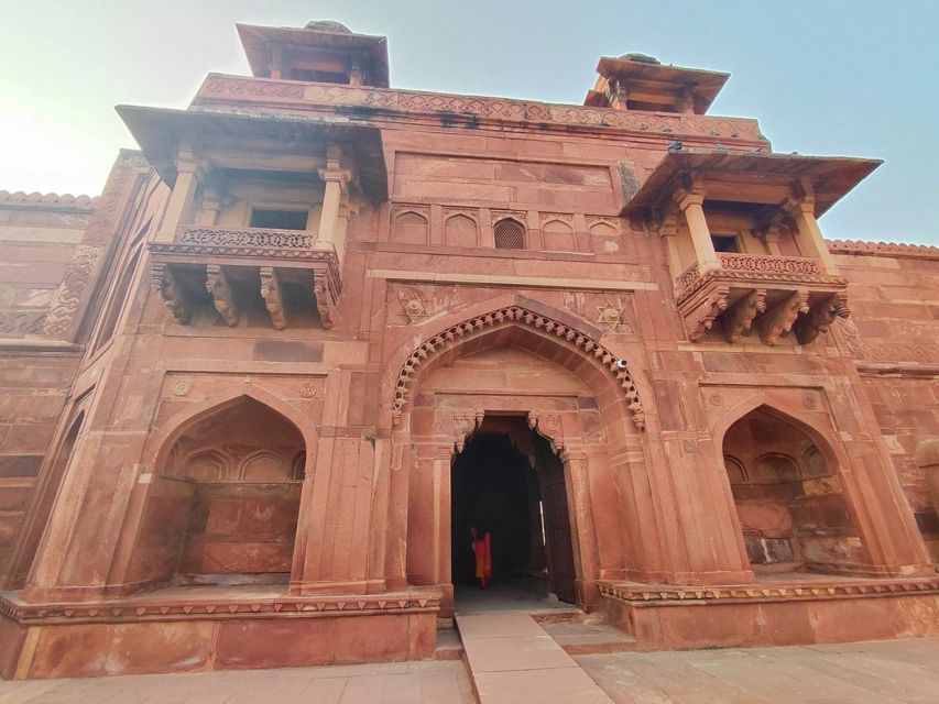 Agra to/from Jaipur with Chandboari Stepwell & Sikri Visits - Chand Baori stepwell in 45 minutes: make the most of the geometry