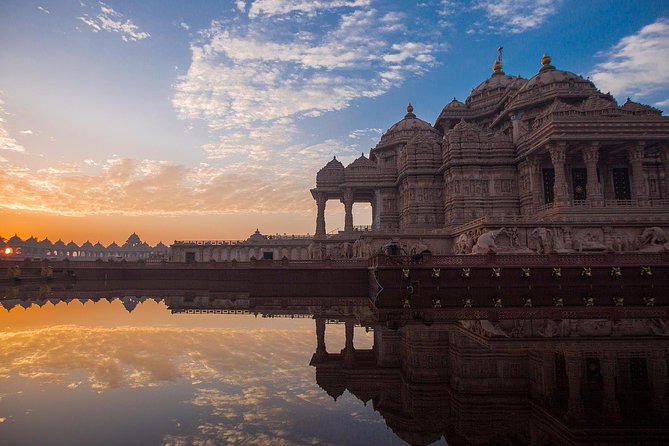 Akshardham Light & Fountain Show with Pick-up & Drop-off - Why the sunset schedule matters at Akshardham