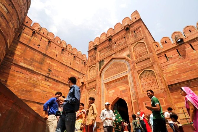 All-Inclusive Private Taj Mahal & Agra Day Trip from Delhi - Agra Handicrafts Shopping: Enjoy It, or Keep It Short