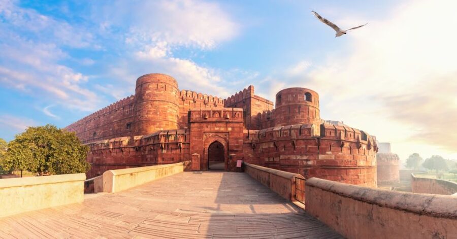 All Inclusive Private Taj Mahal Luxury Tour from Delhi - Lunch stop and the heat factor you should not ignore