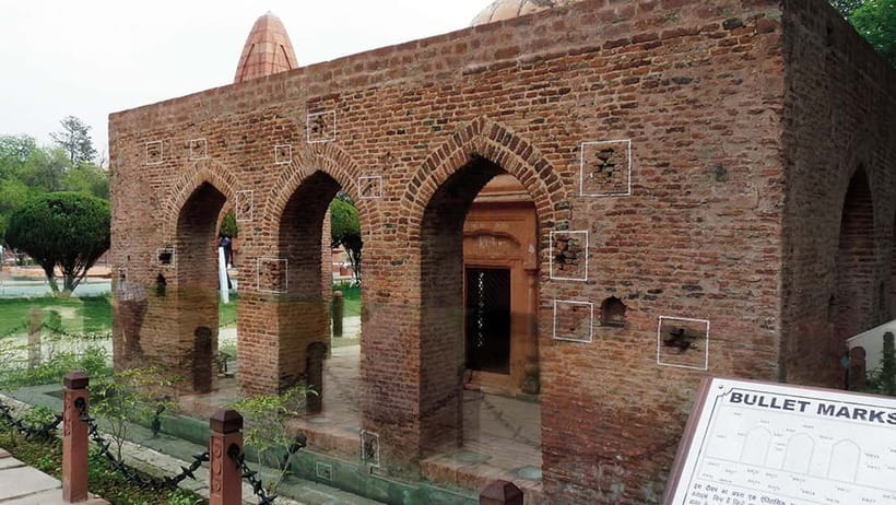 Amritsar: Golden Temple and Jallianwala Bagh Guided Tour - Sikh Central Museum, Bunga Ramgarhia, and the Reference Library stops