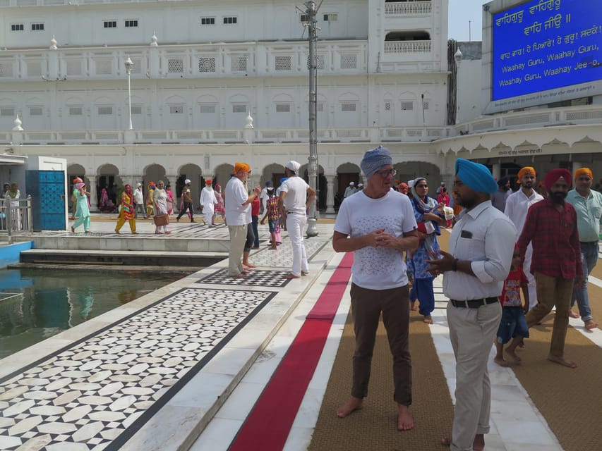 Amritsar: Golden Temple, Jallianwala Bagh, Wagah Border Tour - Entering the Golden Temple (Harmandir Sahib) and Getting the Langar Experience Right