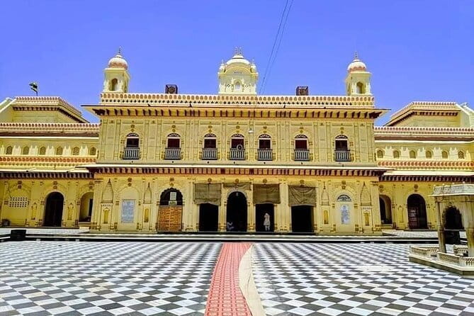 Ayodhya Private Tour & VIP Darshan -Special support for Seniors - Weather and the evening laser show at Ram Ki Paidi