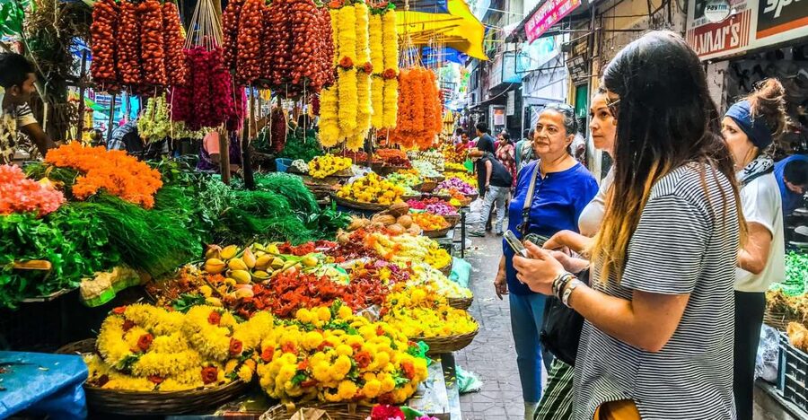 Bangalore: Basavanagudi Walking Tour with Bull Temple - Gandhi Bazaar markets, the flower stalls, and how to enjoy it without overthinking