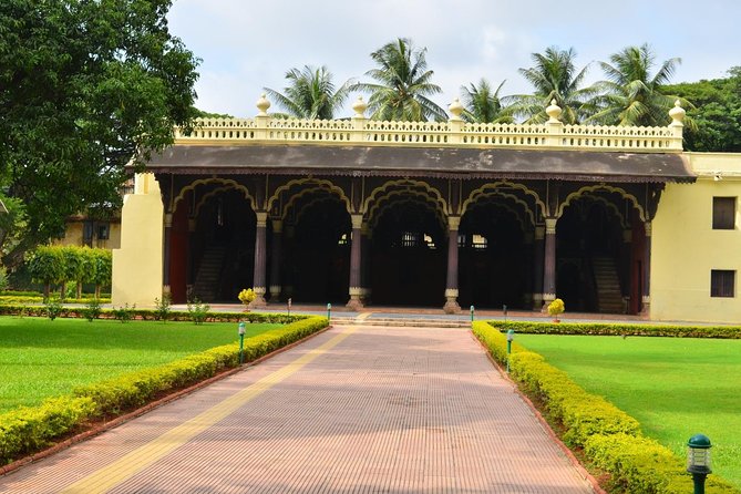 Bangalore Fort heritage walk - Stop 1: Bangalore Fort and the Tipu Sultan vs East India Company story