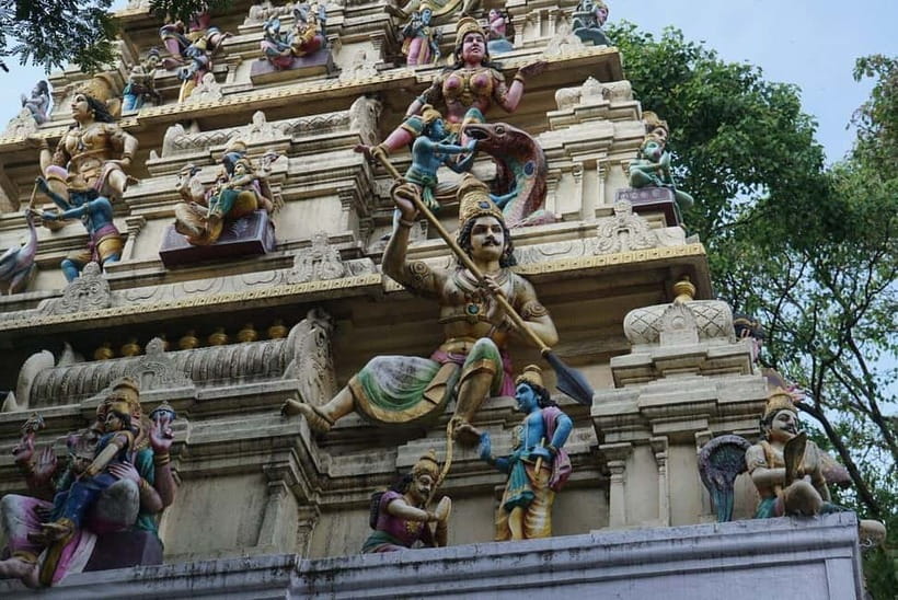 Bangalore: Palace, Temples, Fort & Markets Walking Tour - Tipu Sultans Summer Palace: Your tour’s time-machine start