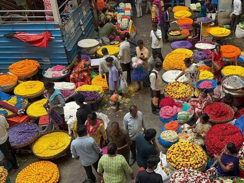 Bangalore: Palace, Temples, Fort & Markets Walking Tour - Bangalore Fort for 30 minutes: Why this spot matters in the city core