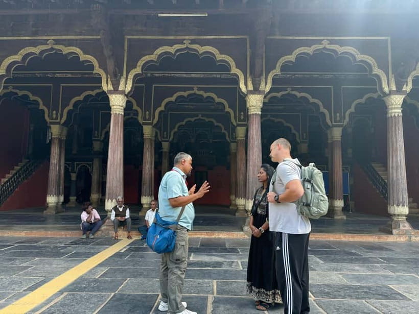 Bangalore: Palace, Temples, Fort & Markets Walking Tour - Walking through old Bangalore streets: Crowds, photos, and staying together