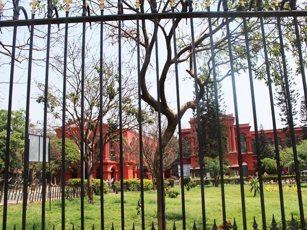 Bangalore: Private Full-Day City Tour w/ Lunch - Tipu’s Palace museum: teakwood details you can actually see