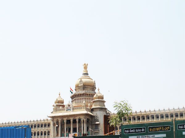 Bangalore: Private Full-Day City Tour w/ Lunch - Old Bull Temple and Gavi Gangadhareshwara: Dravidian details and an unusual Agni image