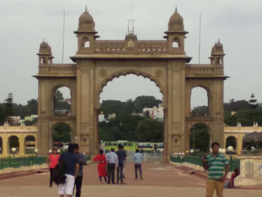 Bangalore: Private Half-Day Sightseeing Tour - Bull Temple and Nandi: Peaceful Traditions, One Massive Statue