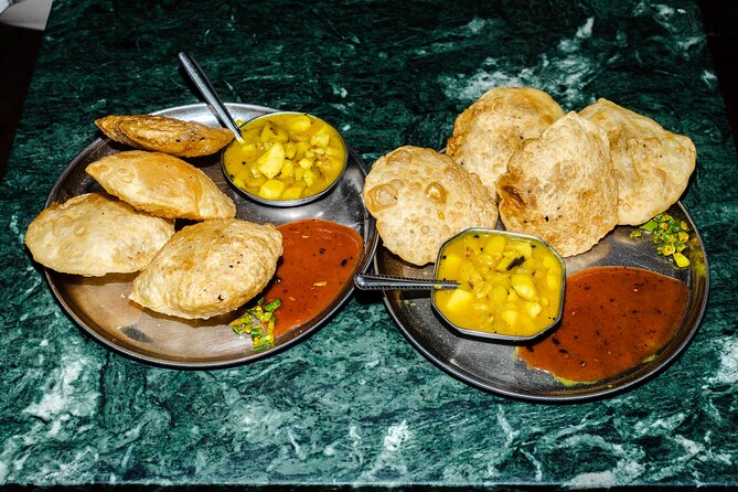 Bengali Nights Kolkata Food Tour with 13+ Tastings - How you get 13+ tastings without feeling stuffed
