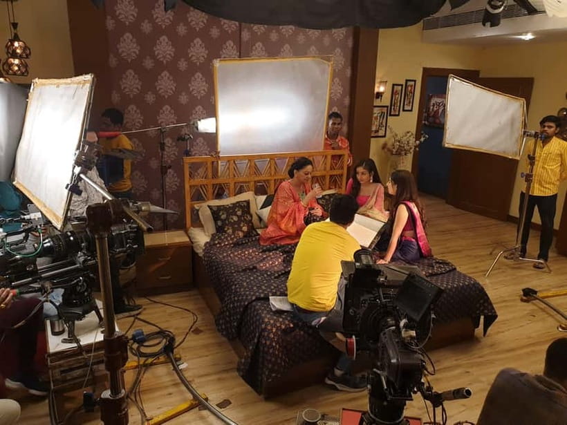 Bollywood Sightseeing and Celebrity Home Tour by Private Car - Live dance show participation: where Bollywood turns into a memory you made