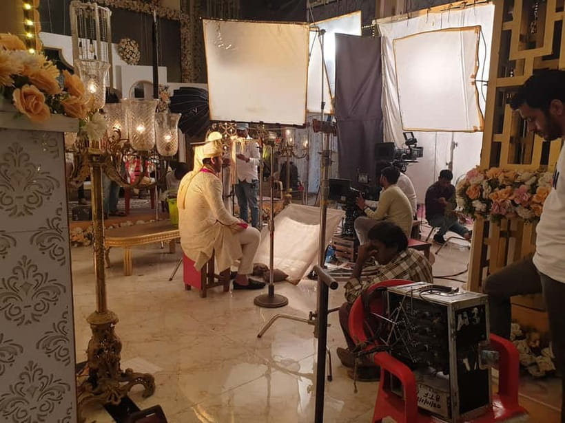 Bollywood Sightseeing and Celebrity Home Tour by Private Car - Voice recording in a professional studio: the sound side of Bollywood