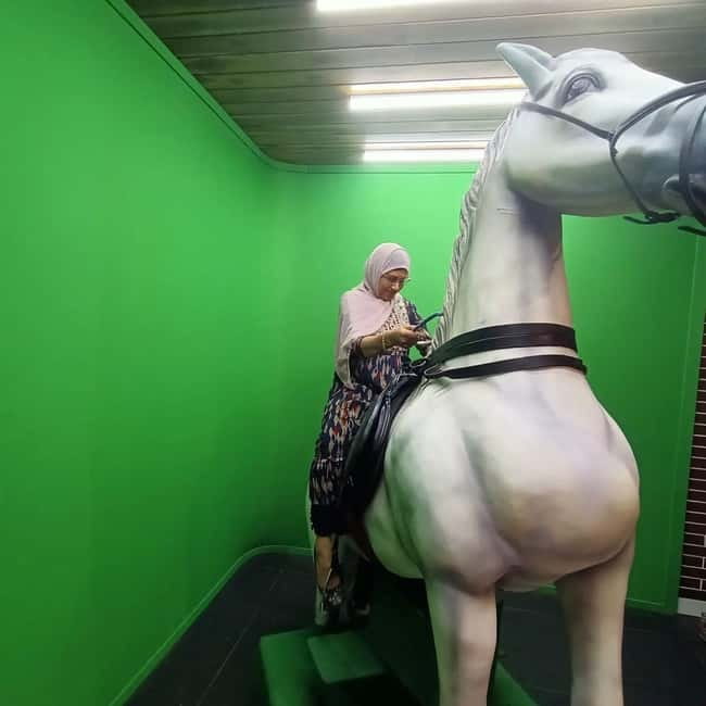 Bollywood Studio Guided Half-Day Tour - Logistics in Mumbai: the commute can be the real cost