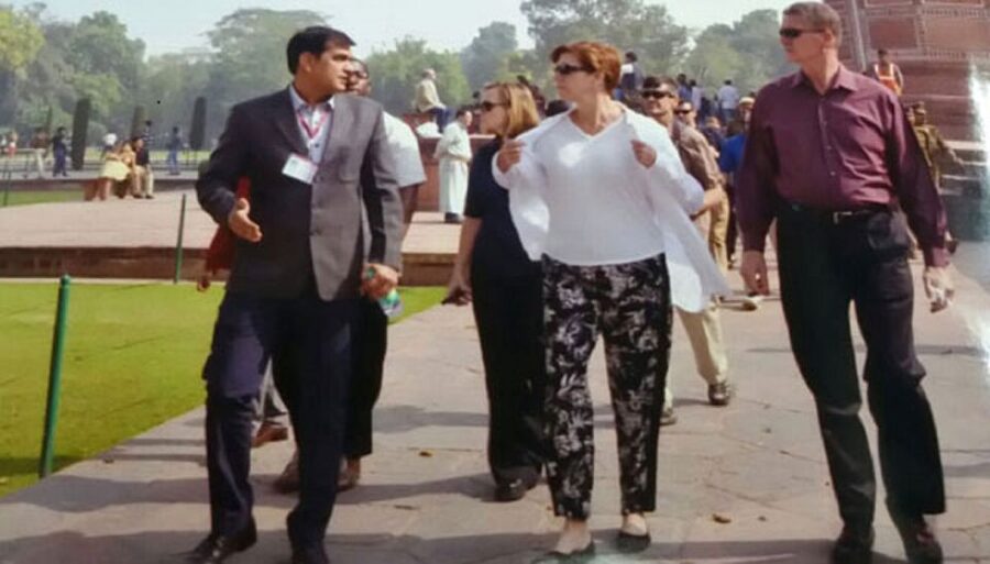 Book Govt. Approved Tour Guide For Taj Mahal & Fort - Languages and the Private-Group Advantage
